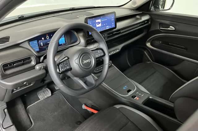 Jeep Avenger (2024) thumbnail 2