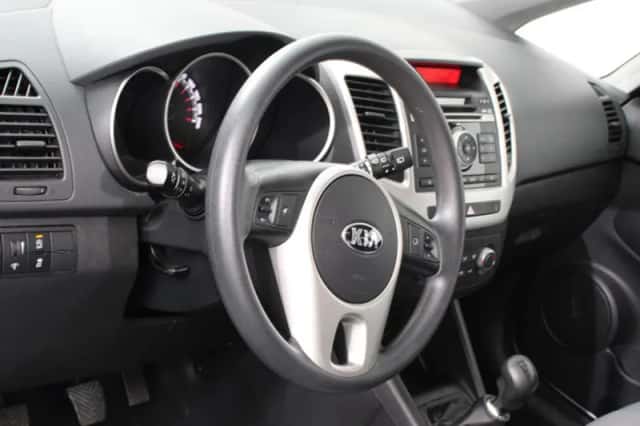 Kia Venga (2016) thumbnail 2