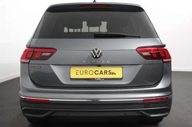 Volkswagen Tiguan (2023) thumbnail 3