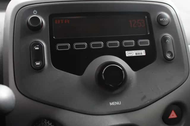 Peugeot 108 (2021) thumbnail 3