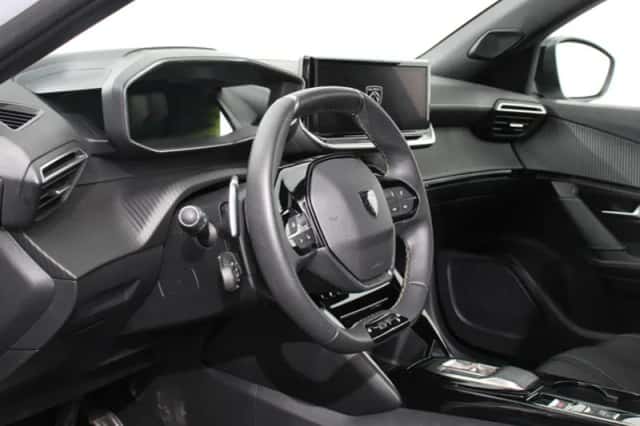 Peugeot 2008 (2024) thumbnail 2