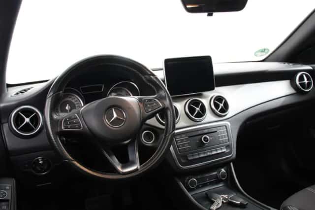 Mercedes-Benz CLA-Klasse (2015) thumbnail 2