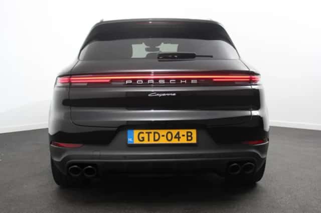 Porsche Cayenne (2024) thumbnail 4