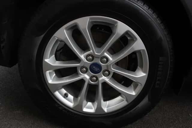 Ford Kuga (2021) thumbnail 2