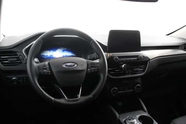 Ford Kuga (2021) thumbnail 3