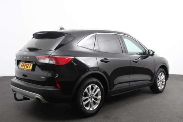Ford Kuga (2021) thumbnail 4