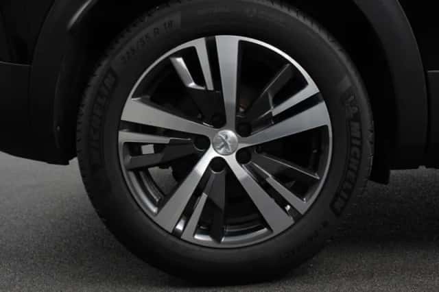 Peugeot 3008 (2024) thumbnail 4