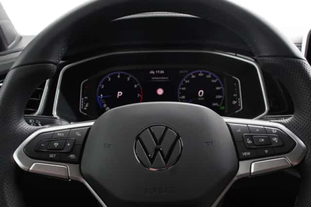 Volkswagen T-Roc (2025) thumbnail 4