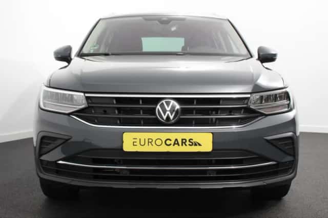 Volkswagen Tiguan (2023) thumbnail 2