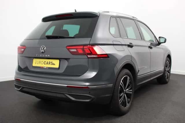 Volkswagen Tiguan (2023) thumbnail 4