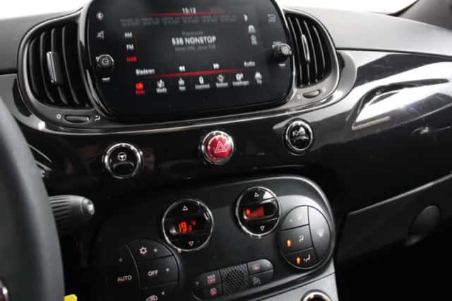 Fiat 500 (2023) thumbnail 3