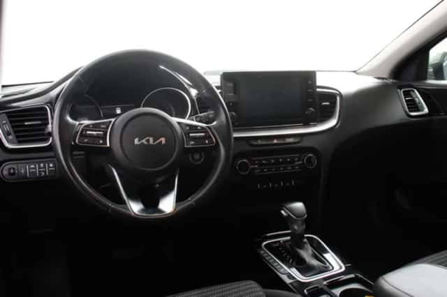 Kia Ceed Sportswagon (2023) thumbnail 2