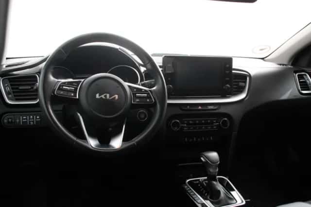 Kia XCeed (2023) thumbnail 2