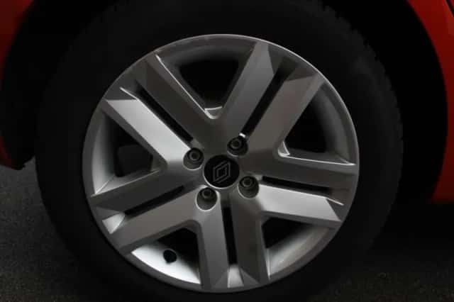 Renault Clio (2025) thumbnail 2