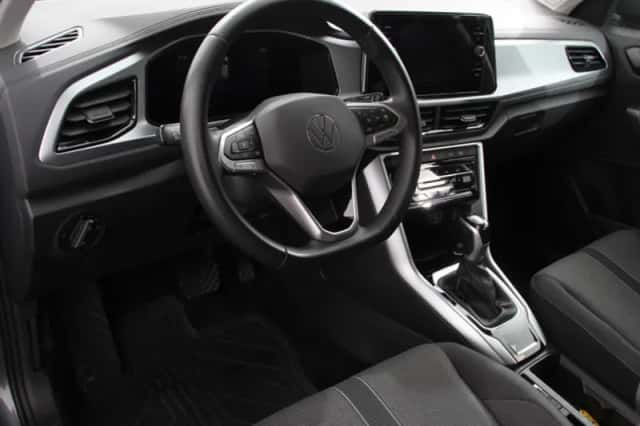 Volkswagen T-Roc (2024) thumbnail 2