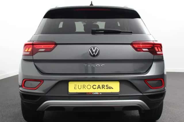 Volkswagen T-Roc (2024) thumbnail 5