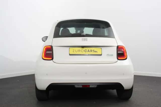 Fiat 500 (2023) thumbnail 4