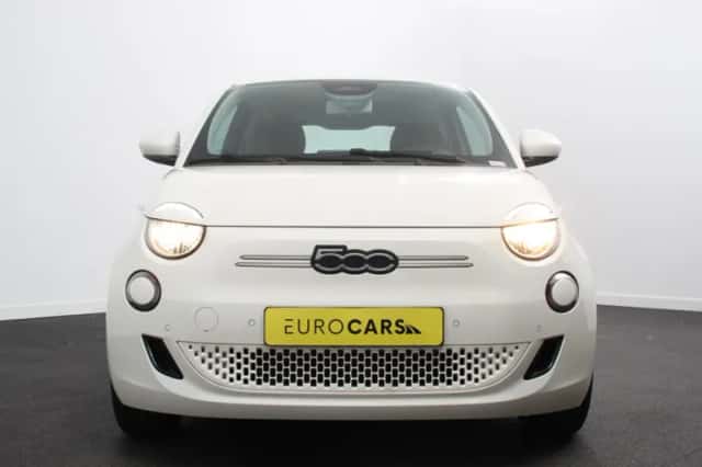 Fiat 500 (2023) thumbnail 5