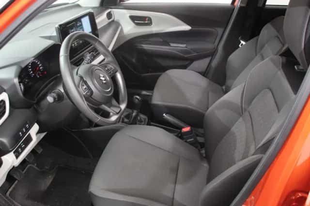 Suzuki Swift (2025) thumbnail 2