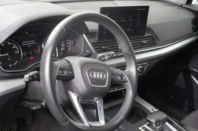 Audi Q5 (2023) thumbnail 2