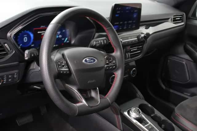 Ford Kuga (2023) thumbnail 3