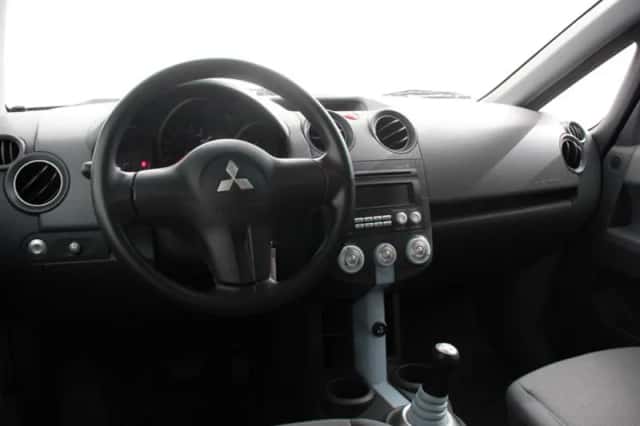 Mitsubishi Colt (2004) thumbnail 3