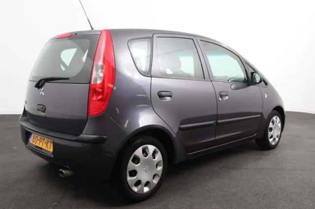 Mitsubishi Colt (2004) thumbnail 4