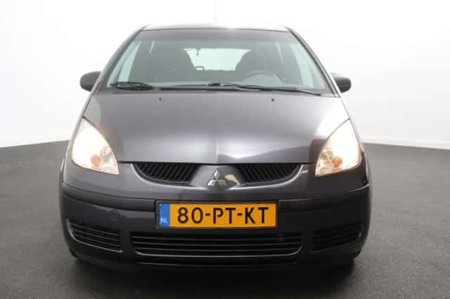 Mitsubishi Colt (2004) thumbnail 5