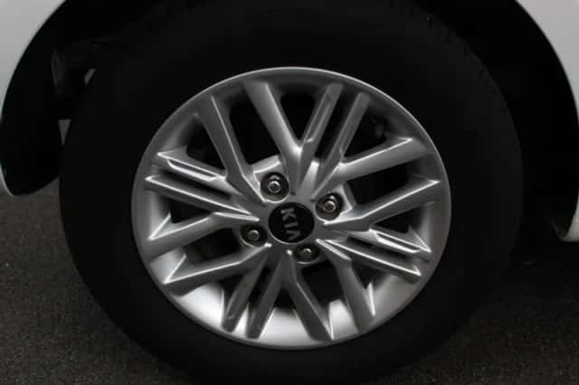 Kia Picanto (2021) thumbnail 3