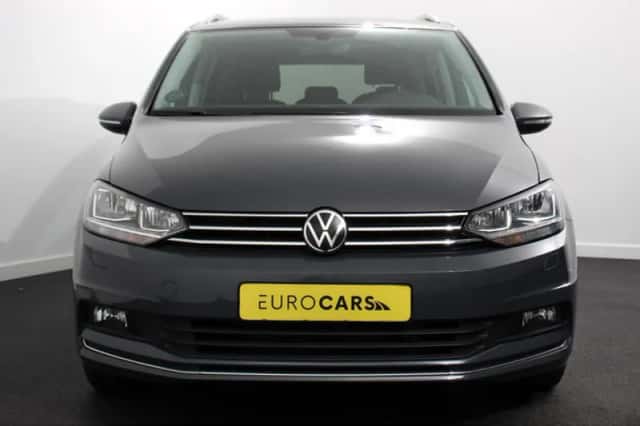 Volkswagen Touran (2021) thumbnail 2