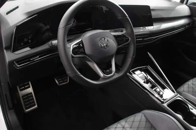 Volkswagen Golf (2024) thumbnail 2