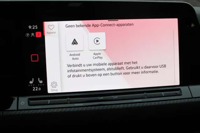 Volkswagen Golf (2024) thumbnail 3