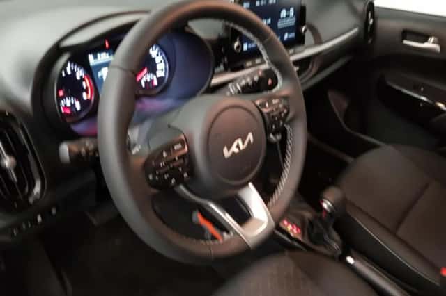 Kia Picanto (2023) thumbnail 2