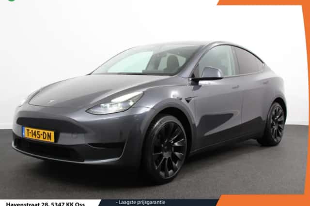 Tesla Model Y (2023) thumbnail 1