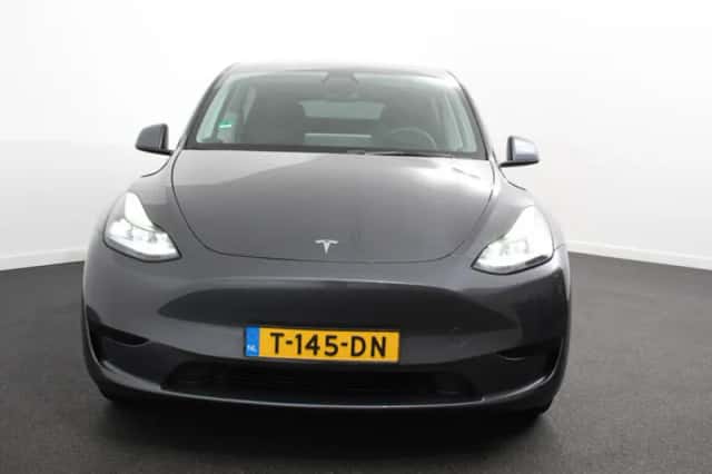 Tesla Model Y (2023) thumbnail 6