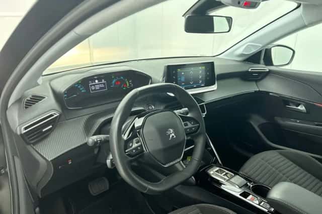 Peugeot e-208 (2023) thumbnail 2