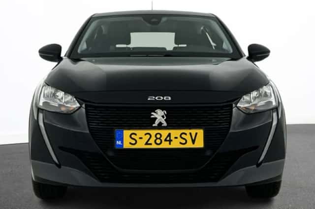 Peugeot e-208 (2023) thumbnail 3