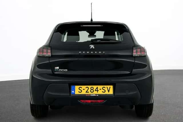Peugeot e-208 (2023) thumbnail 4