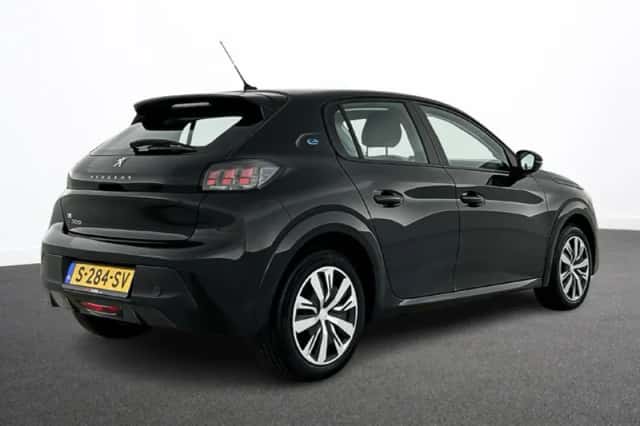 Peugeot e-208 (2023) thumbnail 5