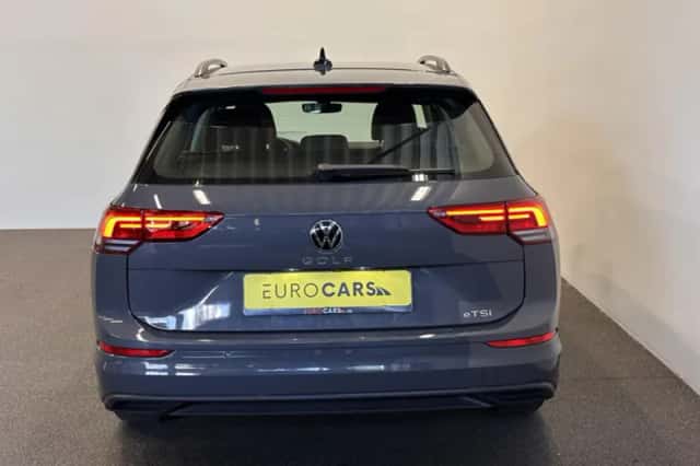 Volkswagen Golf (2023) thumbnail 4