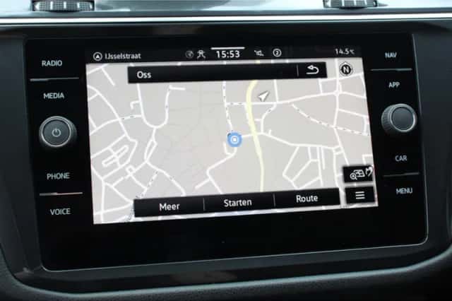 Volkswagen Tiguan (2021) thumbnail 2