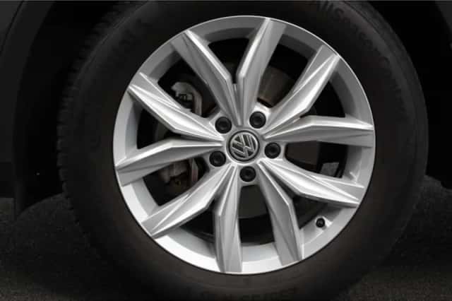 Volkswagen Tiguan (2021) thumbnail 3
