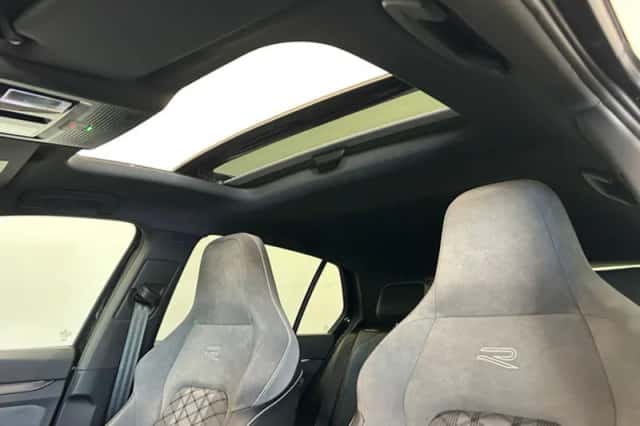 Volkswagen Golf (2023) thumbnail 2
