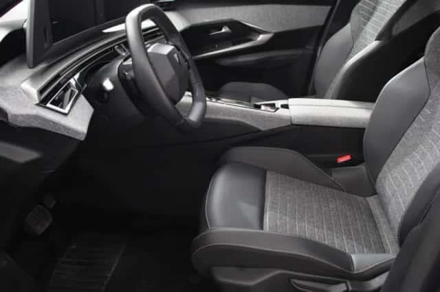 Peugeot 5008 (2025) thumbnail 2