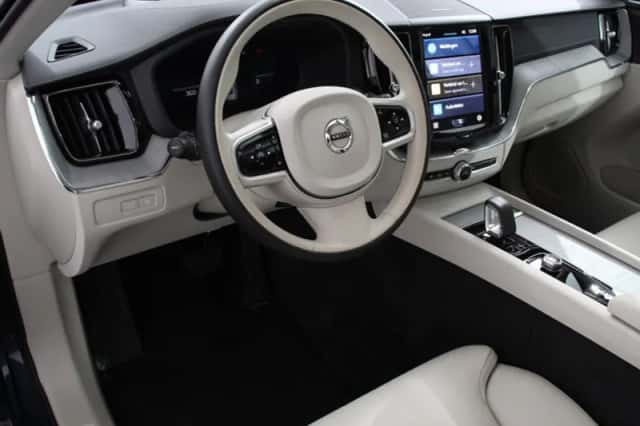 Volvo XC60 (2025) thumbnail 2
