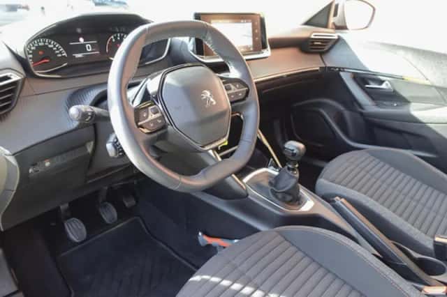 Peugeot 2008 (2022) thumbnail 2