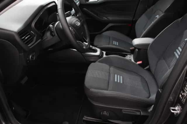 Ford Focus (2024) thumbnail 2