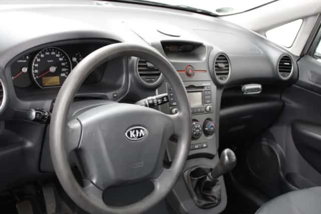 Kia Carens (2009) thumbnail 2