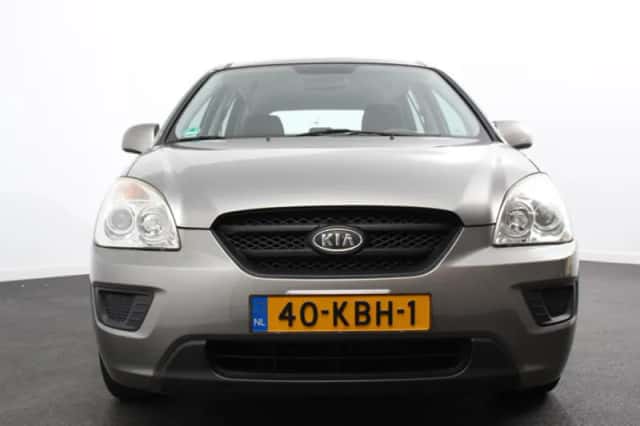 Kia Carens (2009) thumbnail 4