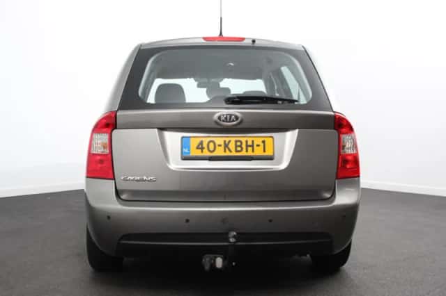 Kia Carens (2009) thumbnail 5